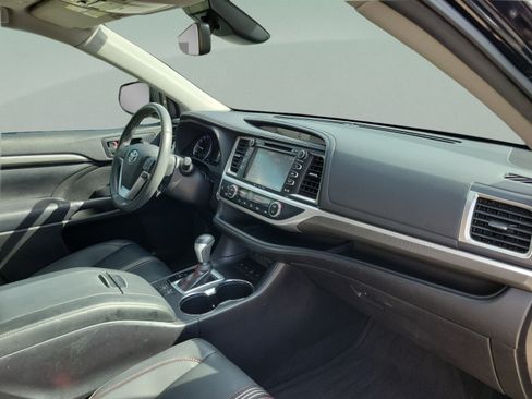 Used 2019 Toyota Highlander SE AWD/4WD image 27