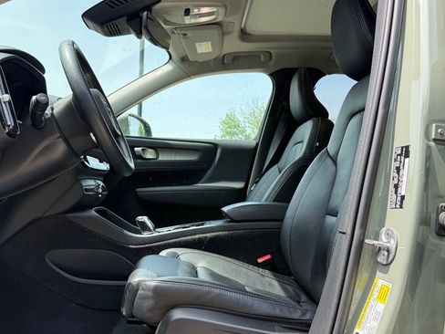 Used 2023 Volvo XC40 B5 Plus w/ Driver Assist Package AWD/4WD image 29