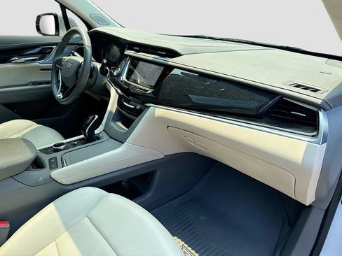 Used 2024 Cadillac XT6 Premium Luxury w/ LPO, Floor Liner Package AWD/4WD image 33