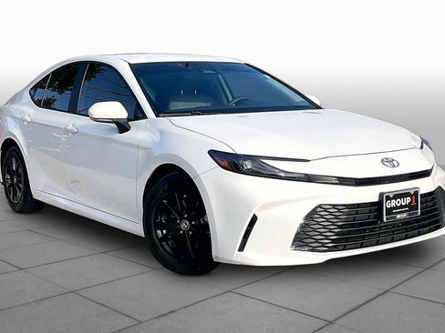 Used 2025 Toyota Camry Hybrid FWD image 3