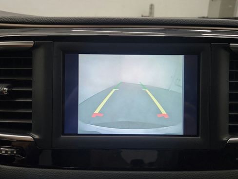 Used 2019 Chrysler Pacifica Touring-L FWD image 36
