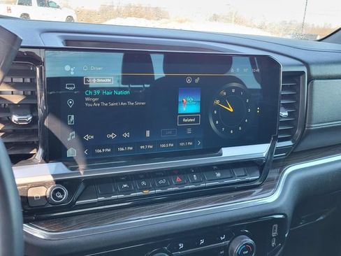 Used 2023 Chevrolet Silverado 1500 LT AWD/4WD image 14