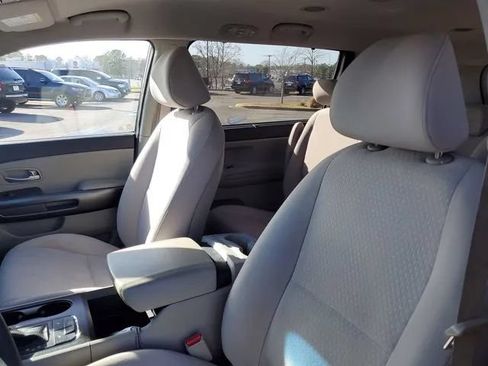 Used 2016 Kia Sedona LX w/ Option Group 020 FWD image 15