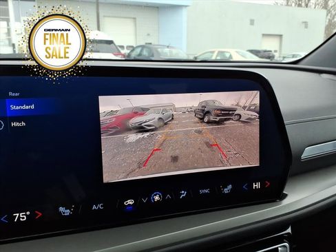 Used 2025 Chevrolet Traverse LT image 19