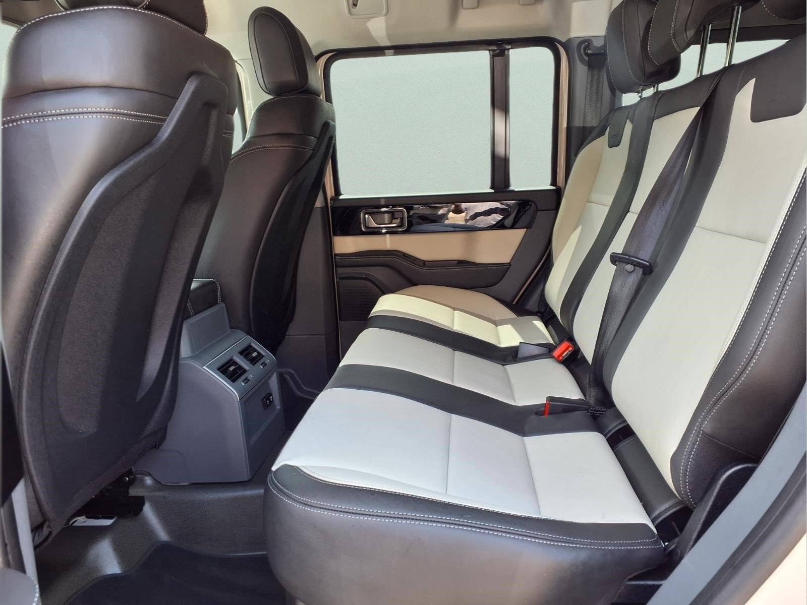 Used 2025 INEOS Grenadier Station Wagon AWD/4WD image 12