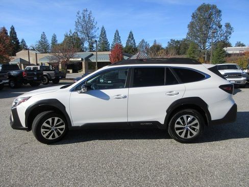 Used 2024 Subaru Outback Premium image 8