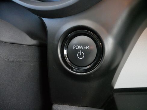 Used 2025 Toyota Sienna LE image 30