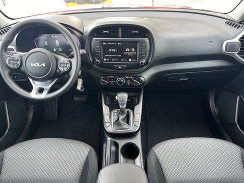 Used 2025 Kia Soul LX w/ LX Technology Package image 30
