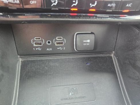 Used 2024 Jeep Grand Cherokee Altitude AWD/4WD image 16
