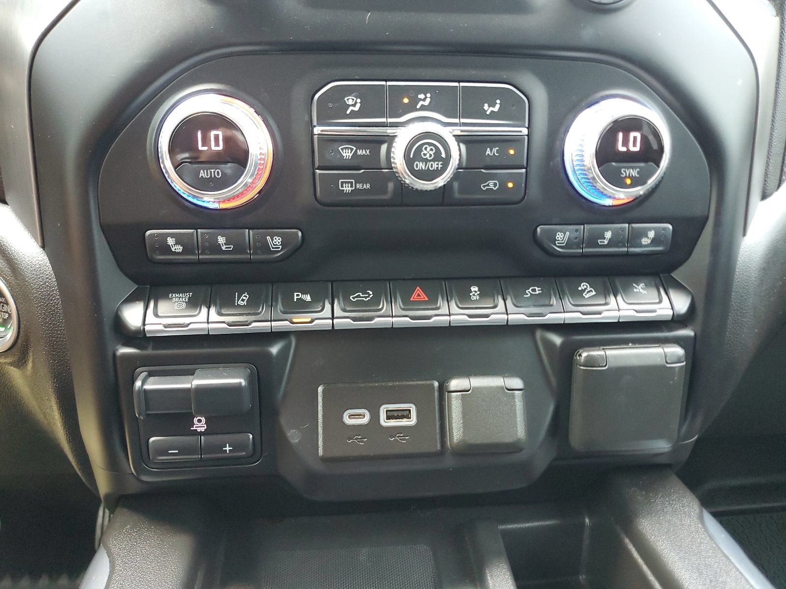 Used 2022 GMC Sierra 3500 Denali AWD/4WD image 36
