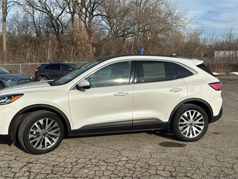 Certified 2020 Ford Escape Titanium w/ Titanium Premium Package 2.0 image 6