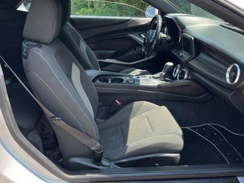 Used 2019 Chevrolet Camaro LT RWD image 9