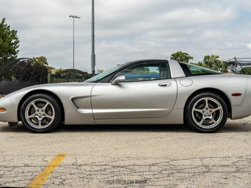 Used 2004 Chevrolet Corvette Coupe w/ Roof Package RWD image 1