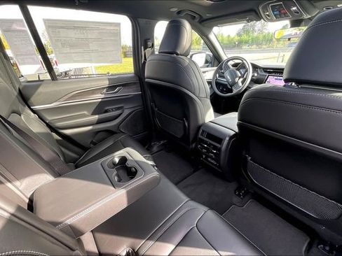 New 2025 Jeep Grand Cherokee Limited w/ Black Appearance Package image 25