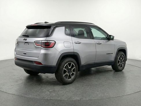 Used 2025 Jeep Compass Trailhawk image 9