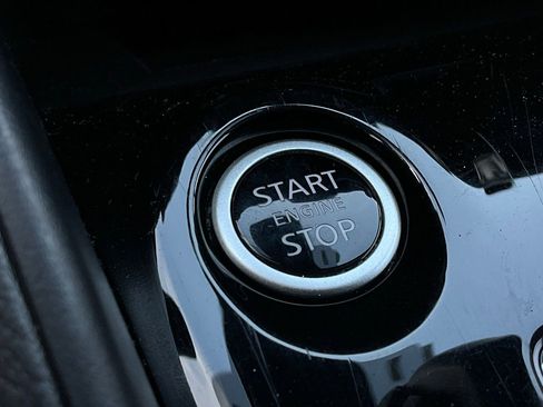 Used 2025 Nissan Versa SV image 22