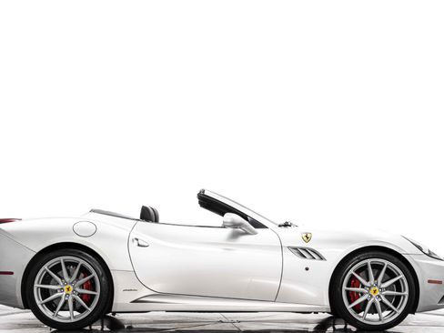 Used 2013 Ferrari California image 2