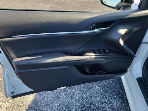 Used 2021 Toyota Camry XLE image 15