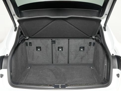 Certified 2023 Porsche Macan AWD/4WD image 44