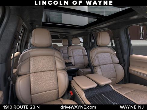 New 2025 Lincoln Navigator L Black Label AWD/4WD image 11