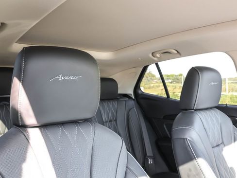 Used 2022 Buick Envision Avenir w/ Technology Package II image 39