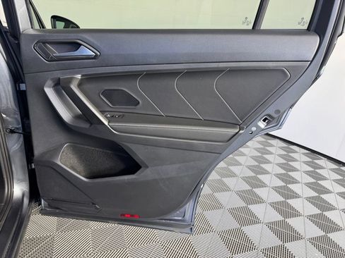 Used 2023 Volkswagen Tiguan SE w/ Panoramic Sunroof Package AWD/4WD image 32