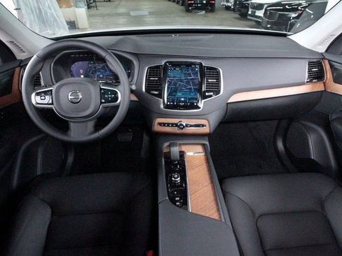 Certified 2025 Volvo XC90 T8 Plus w/ Protection Package Premier image 29