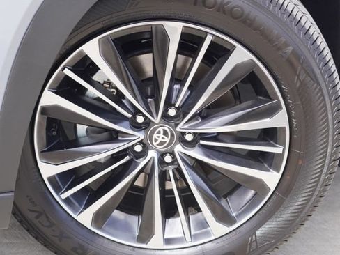 Certified 2026 Toyota Grand Highlander AWD Hybrid image 11