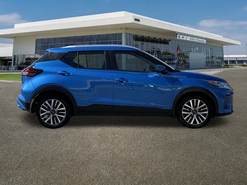 Used 2023 Nissan Kicks SV image 12