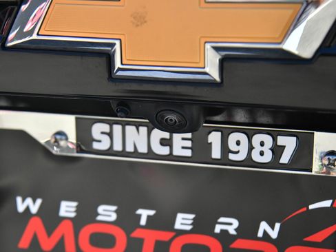 Used 2024 Chevrolet Traverse LT image 49