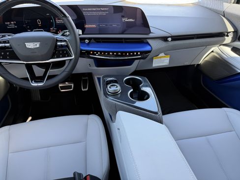 New 2026 Cadillac Optiq Luxury 2 image 14