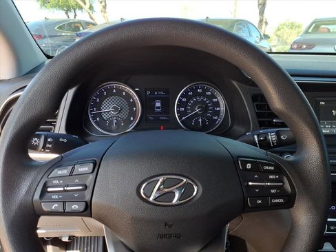 Used 2020 Hyundai Elantra SE image 17