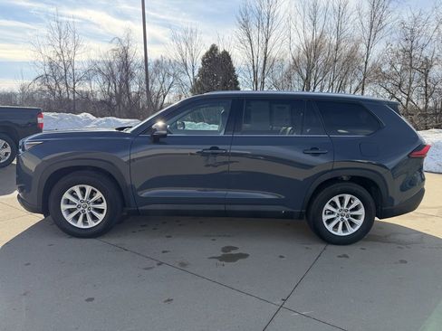 Certified 2024 Toyota Grand Highlander XLE image 2