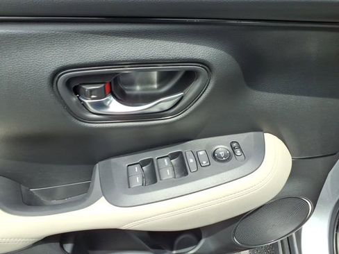 Certified 2025 Honda HR-V LX image 12
