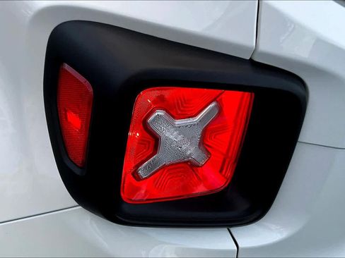 Used 2023 Jeep Renegade Trailhawk image 32