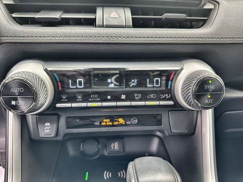 Used 2025 Toyota RAV4 XLE w/ Convenience Package image 27