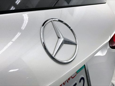 Used 2022 Mercedes-Benz GLB 250 image 32