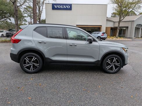 Certified 2024 Volvo XC40 B5 Core image 3