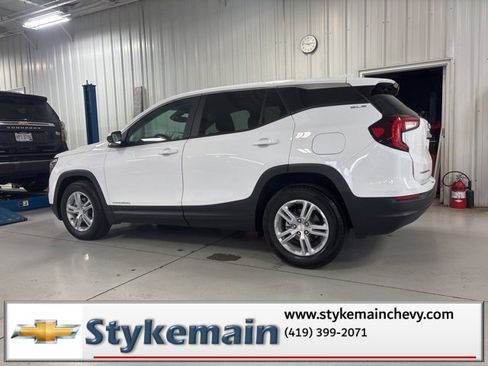 Used 2022 GMC Terrain SLE image 4