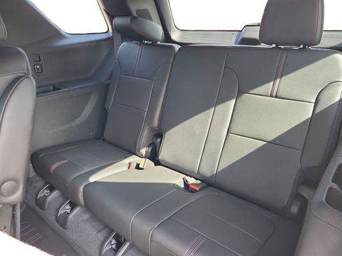 Used 2023 Chevrolet Traverse RS image 22