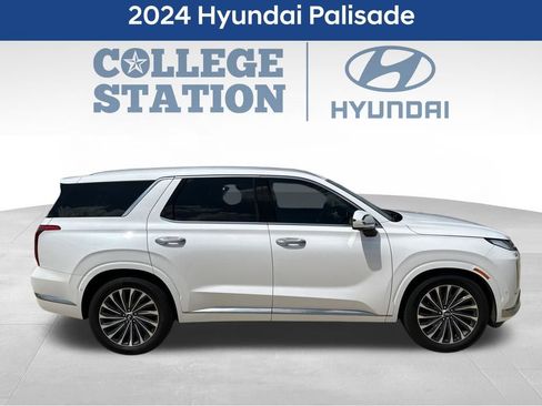 Used 2024 Hyundai Palisade Calligraphy image 2