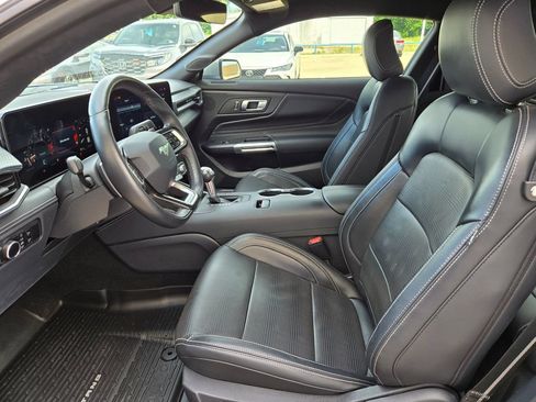 Used 2025 Ford Mustang GT Premium RWD image 9