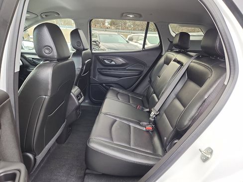 Used 2024 GMC Terrain SLT w/ Infotainment Package II image 10