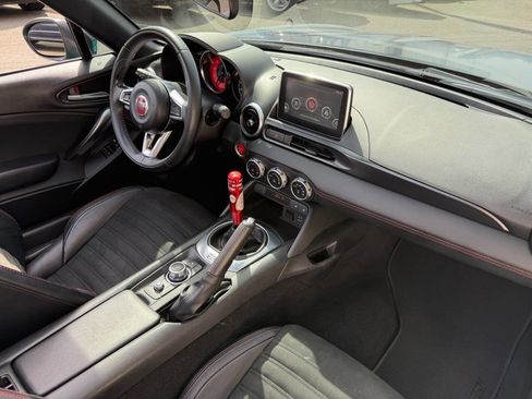 Used 2017 FIAT 124 Spider Abarth RWD image 19