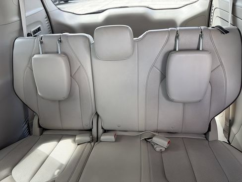 Used 2017 Chrysler Pacifica Limited w/ UConnect Theater Package FWD image 14
