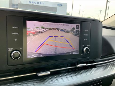 Used 2022 Kia Carnival LX FWD image 27