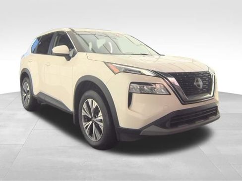 Used 2023 Nissan Rogue SV image 3