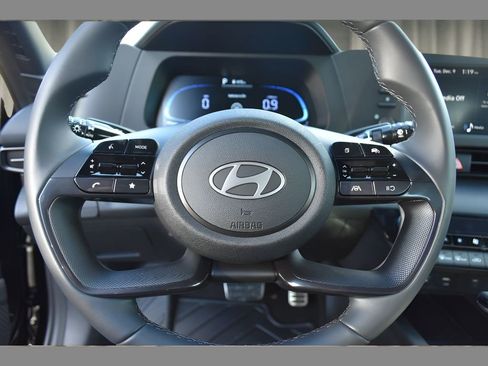 Used 2026 Hyundai Elantra Sport image 17