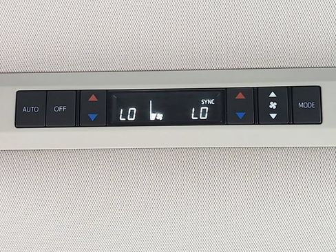 Used 2021 Toyota Sienna XLE FWD image 39
