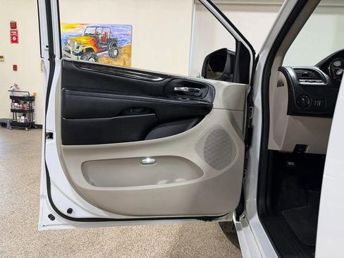 Used 2019 Dodge Grand Caravan SE FWD image 33